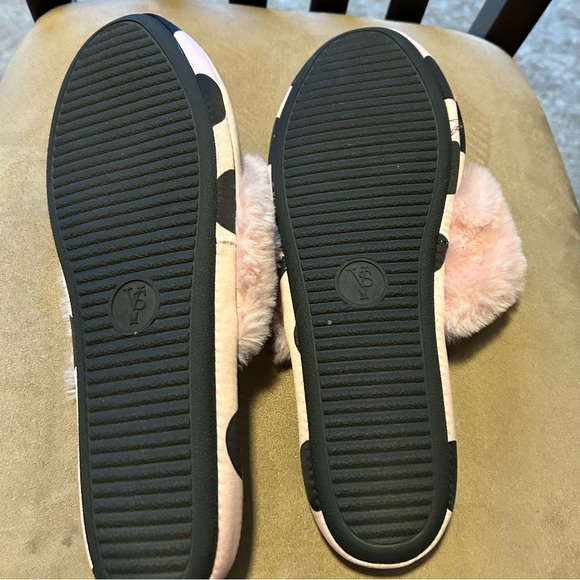 Victoria Secret - Slippers - Picture 2 of 4